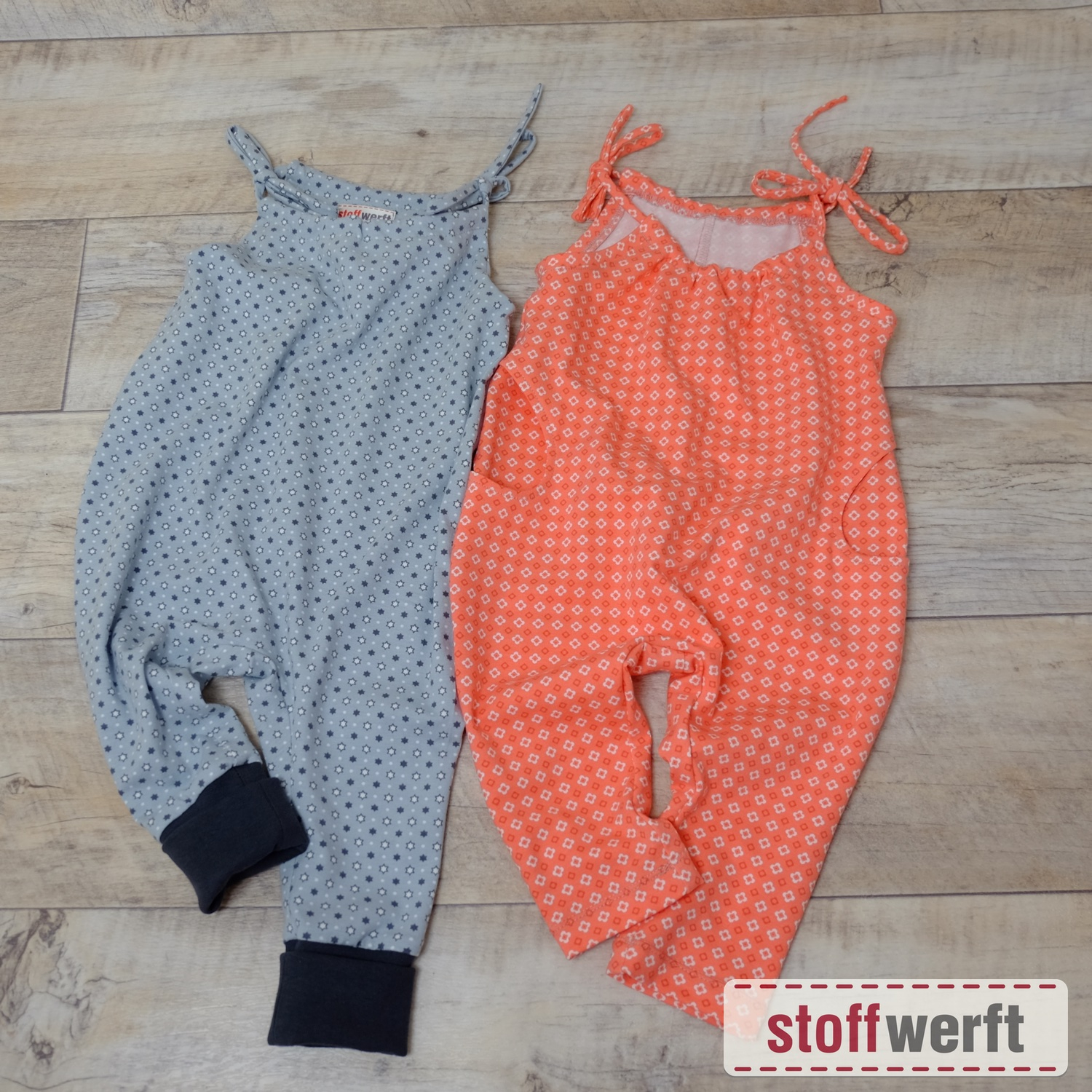 Jersey mit Sternchen und Punkten, coral