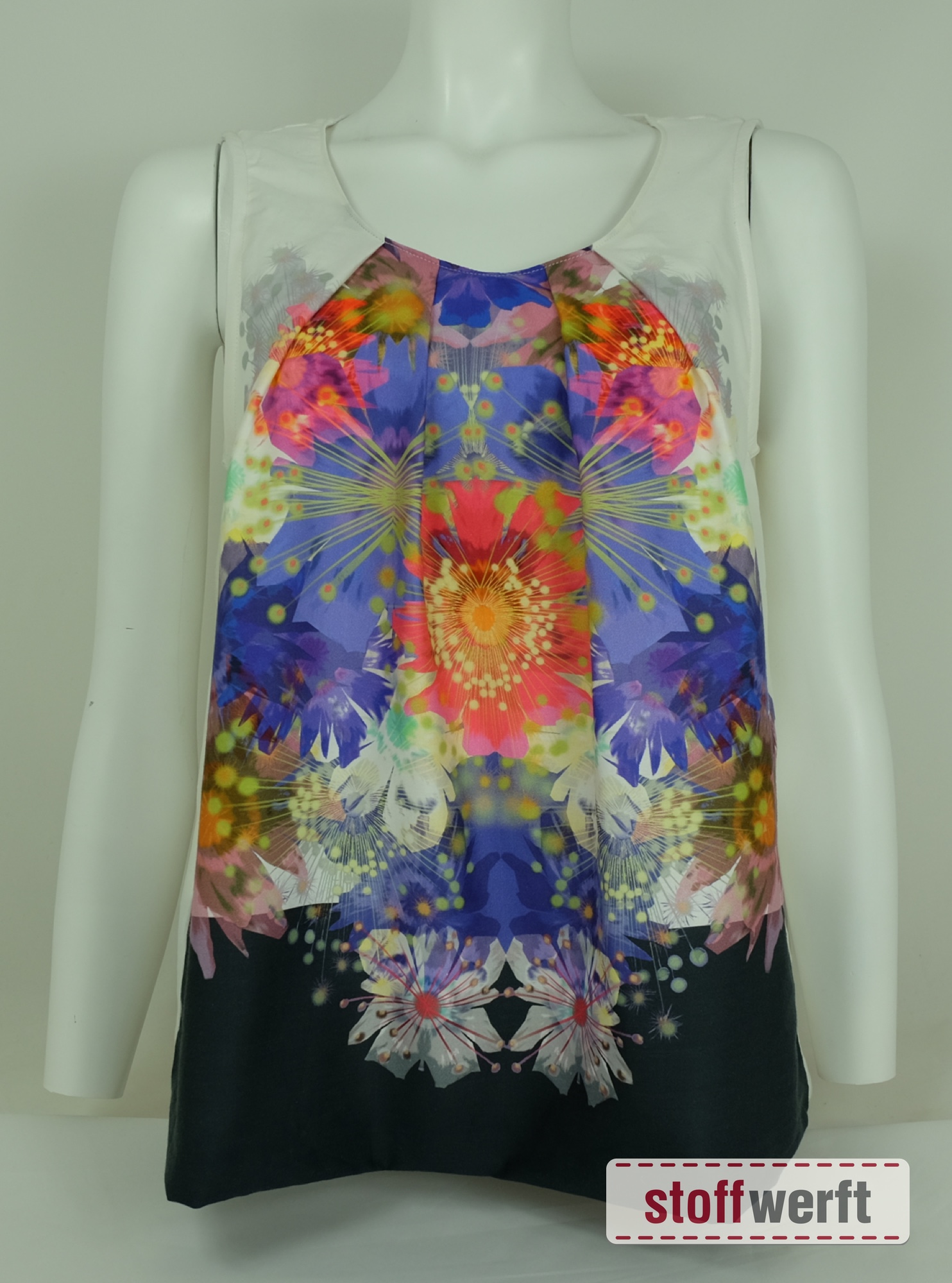 Baumwollstoff mit Blumenpracht 